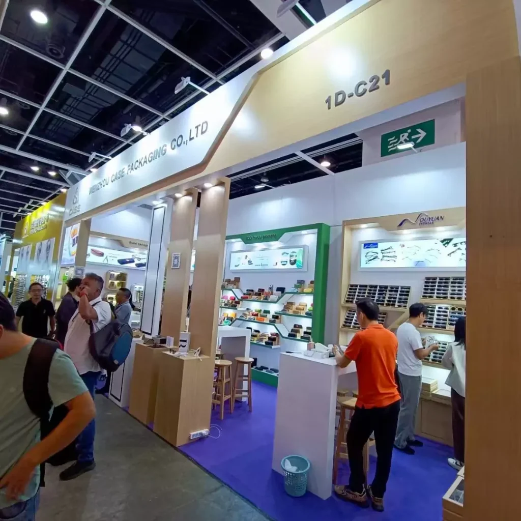 2023 Hong Kong Optical Fair customers stopped to observe the show