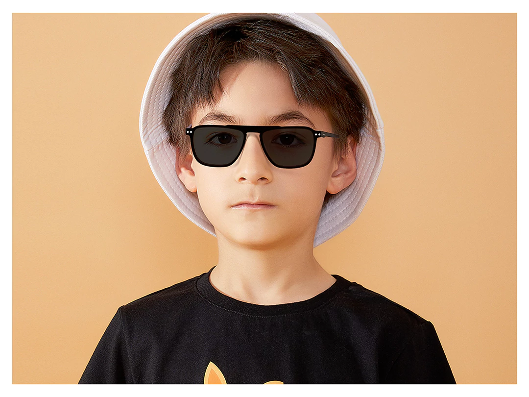 Boys' clip-on eyeglasses TAK9040 model display