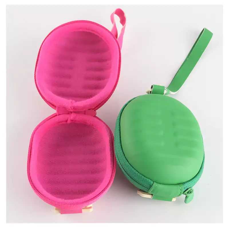 Glasses Case GC0048 Opens for Display