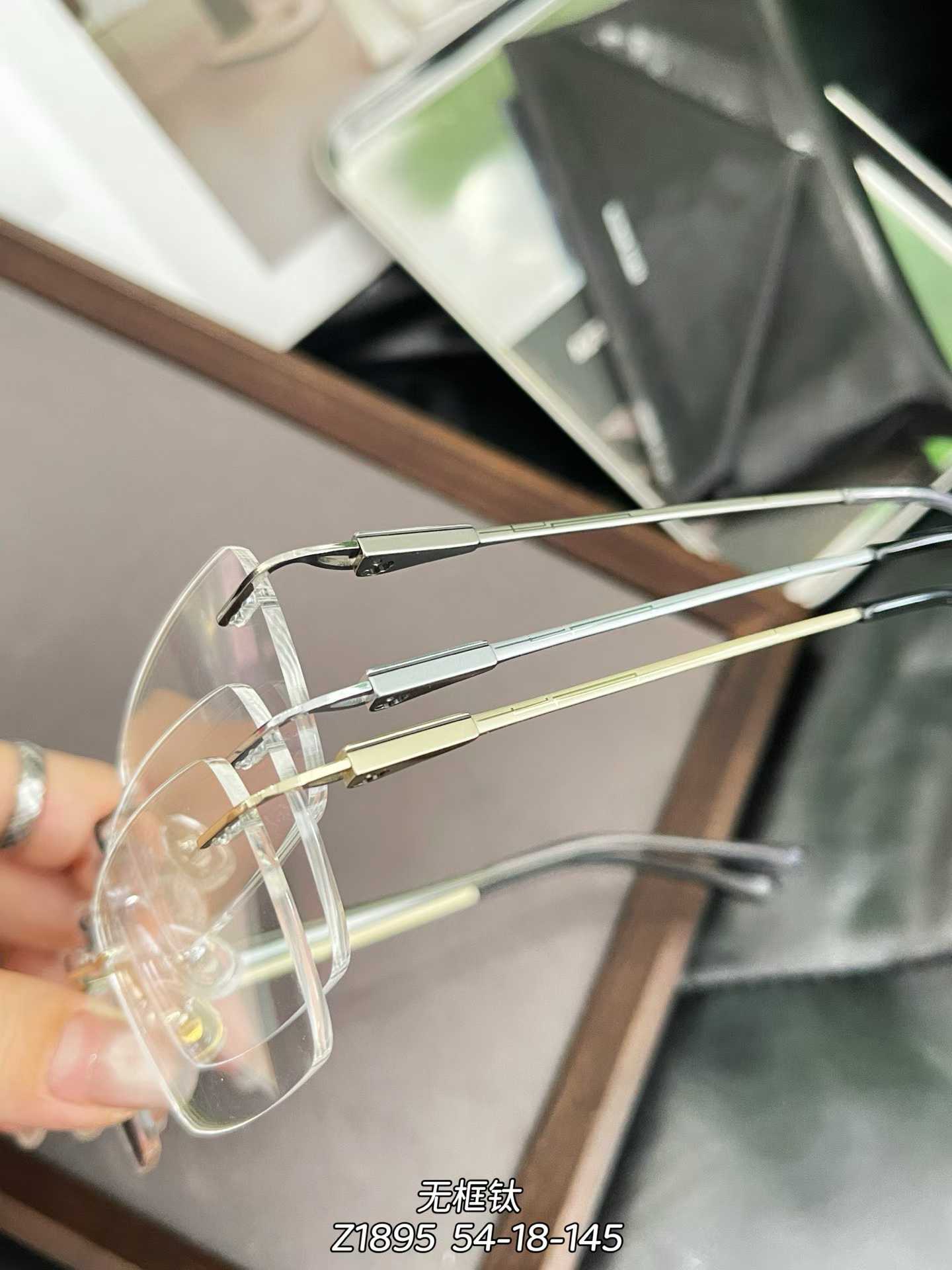 Rimless Titanium Glasses Z1895 Side Display